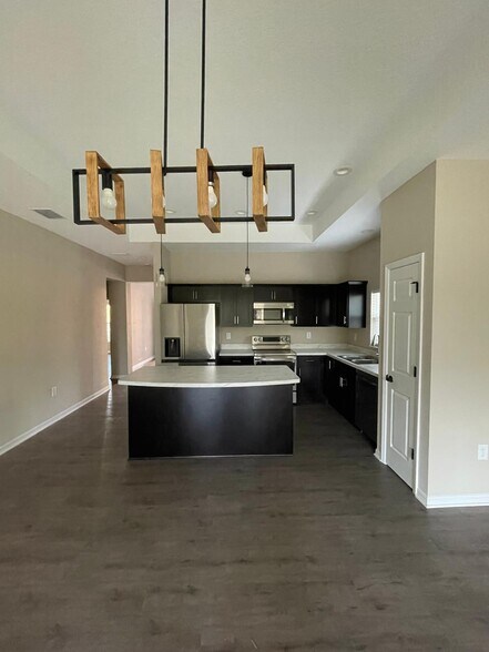 Building Photo - 6270 W Oak Park Blvd