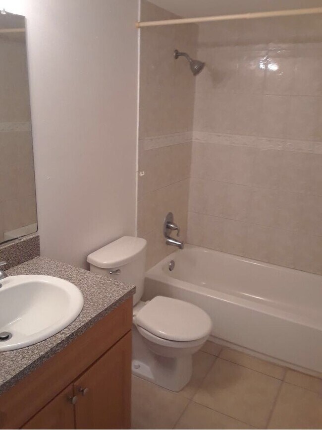 Building Photo - 2876 Somerset Park Dr