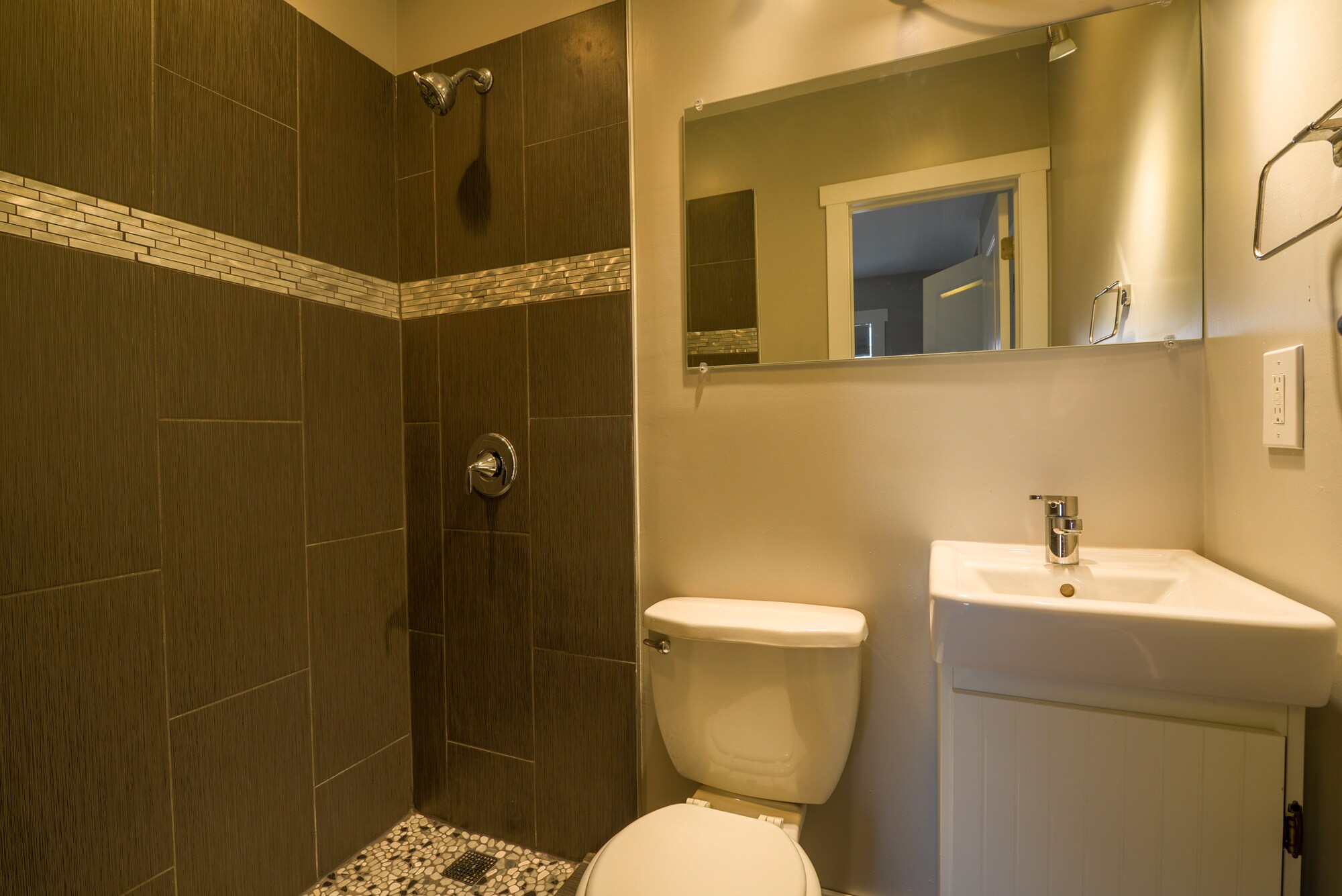 Master bath - 529 Cherokee Street