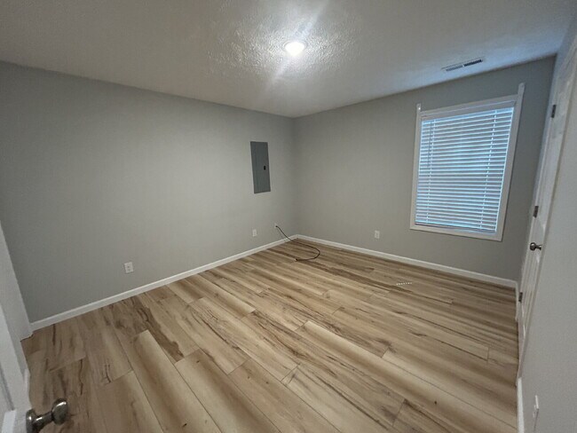 Building Photo - This charming 2-bedroom, 2-bath home is conveniently located directly across from East Elementary...