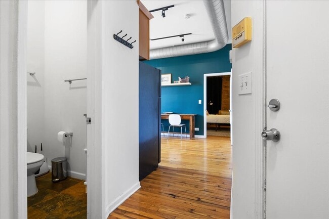 Building Photo - 2758 W Fullerton Ave