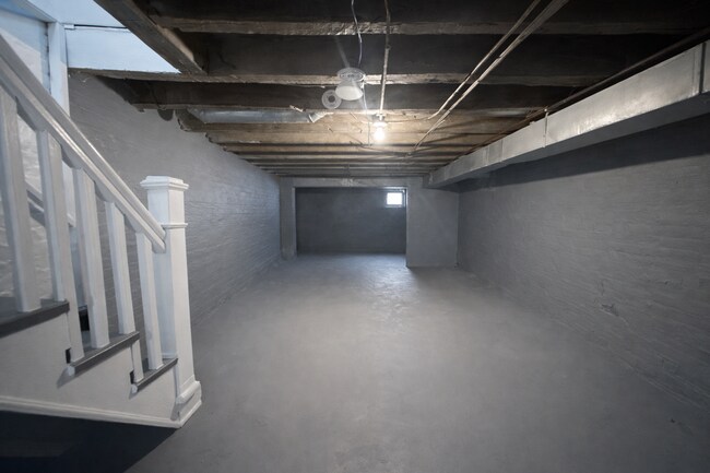 Building Photo - 514 N Curley St