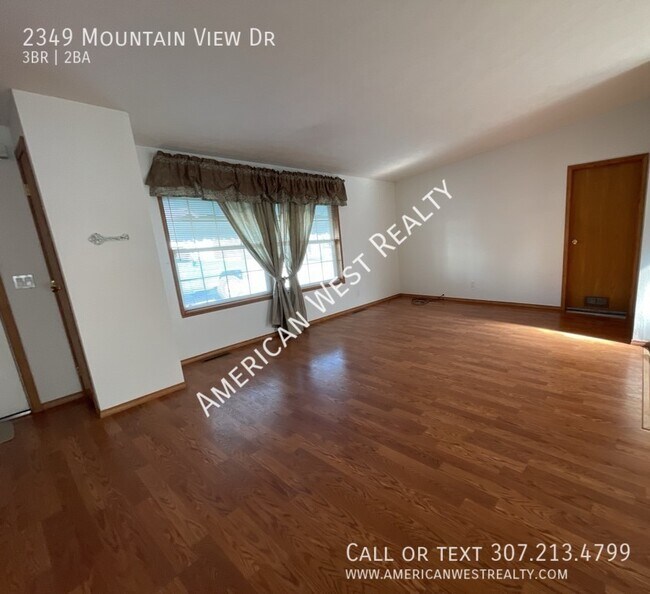 Building Photo - 2349 Mountain View Dr