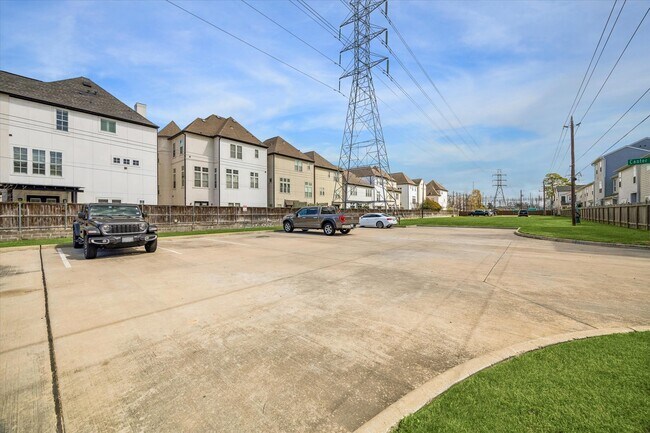 Building Photo - 1514 Canter Bayou Way