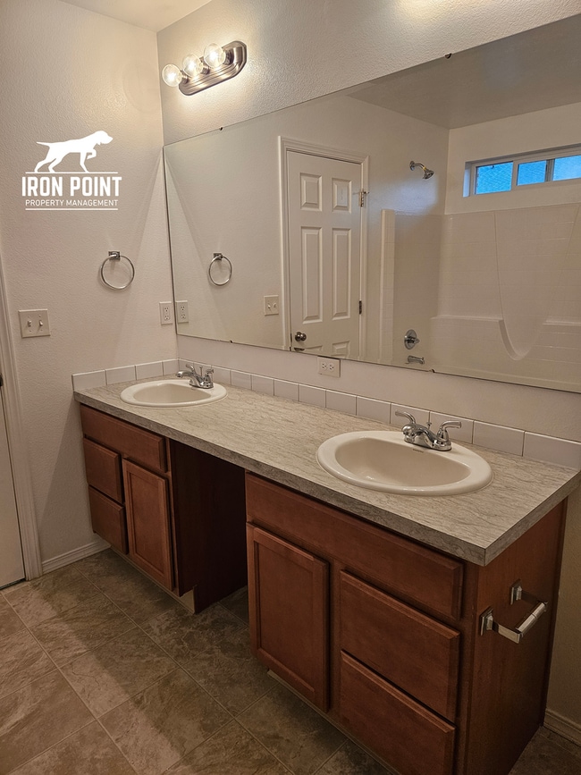 Building Photo - *$500 off your first months rent!* Move-in Ready Home w/new paint & flooring throughout, 2 car ga...