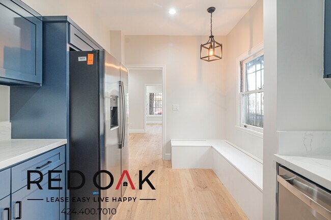 Building Photo - 2376 Portland St