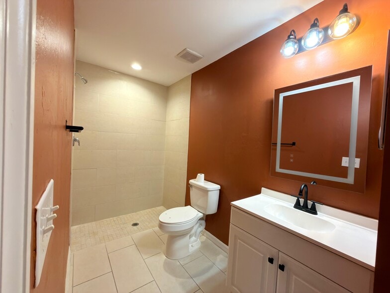 Building Photo - 4124 Skyline Blvd