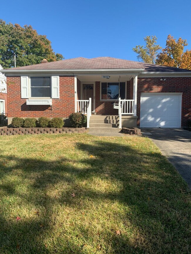 Building Photo - Lovely Ranch Home with Hardwood Floors and...