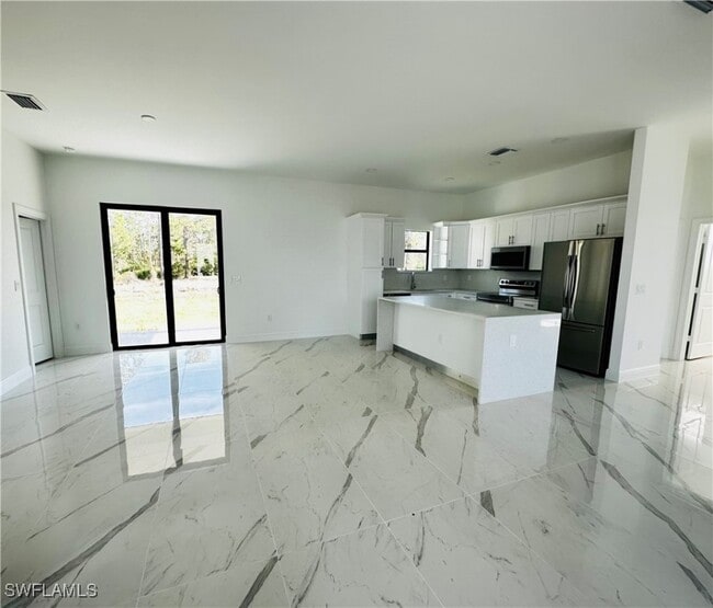 Building Photo - 717 Genoa Ave S