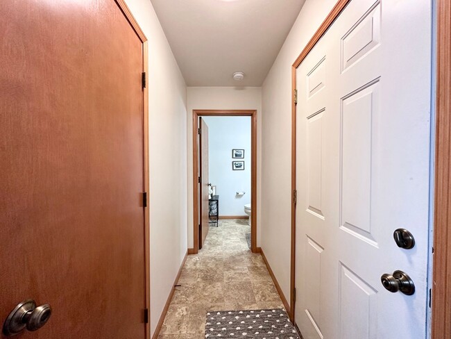 Building Photo - 1170-1172-1172 S Atrium Ct