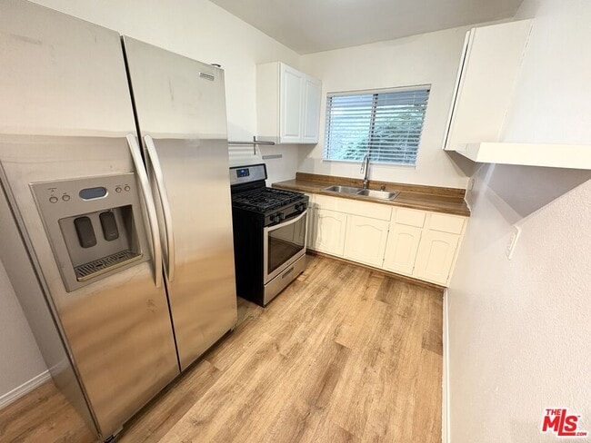 Building Photo - 534 Santa Clara Ave