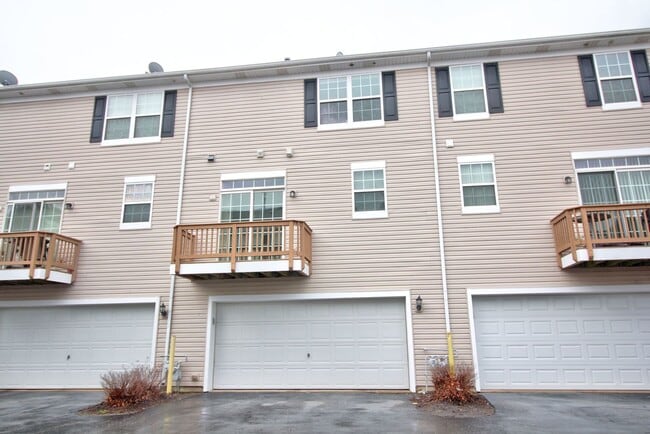 Building Photo - 2259 Beresford Dr