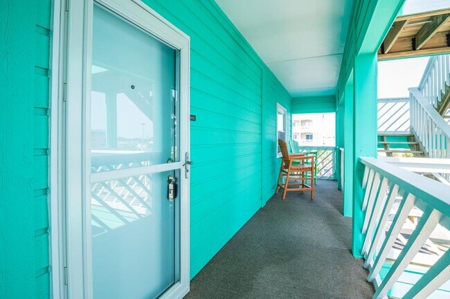 Building Photo - OFF-SEASON FURNISHED MONTHLY RENTAL AVAILABLE NOW