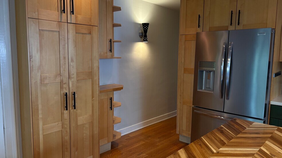 Building Photo - 851 N Ogden Dr