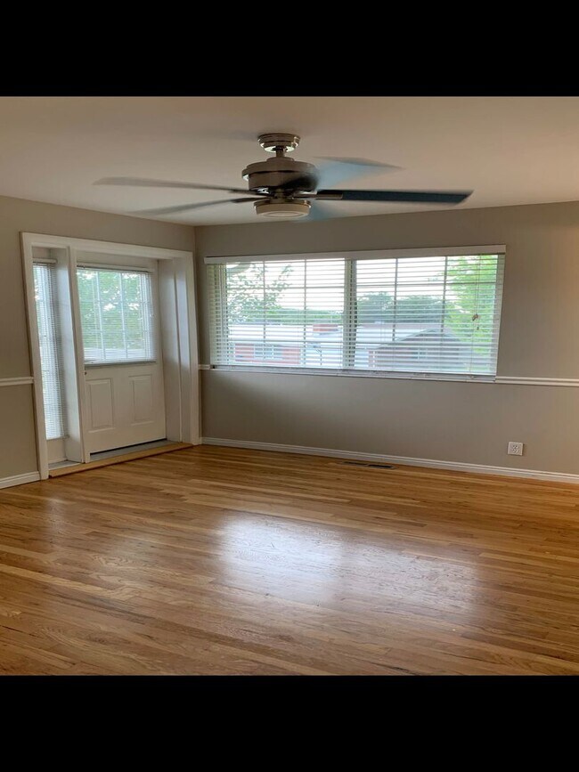 Building Photo - 550 E 250 N