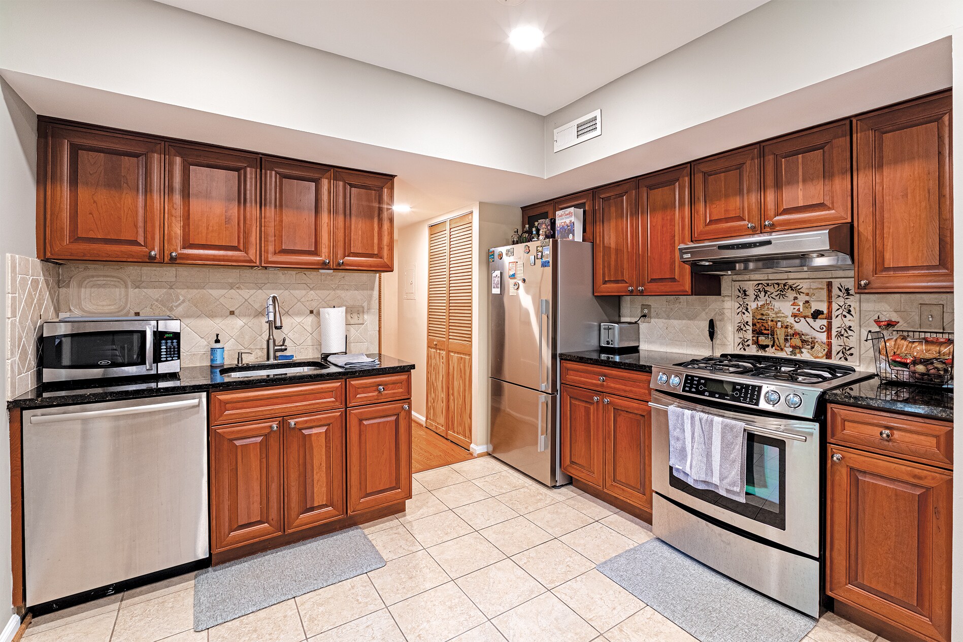 Building Photo - 2037 Royal Fern Ct