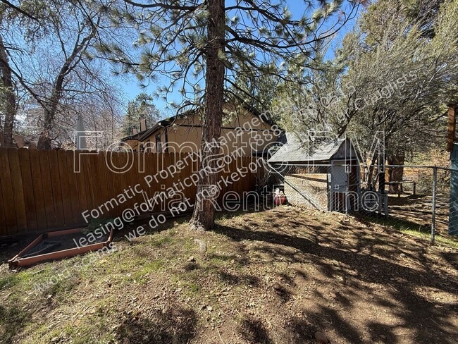 Building Photo - 672 Highland Ln