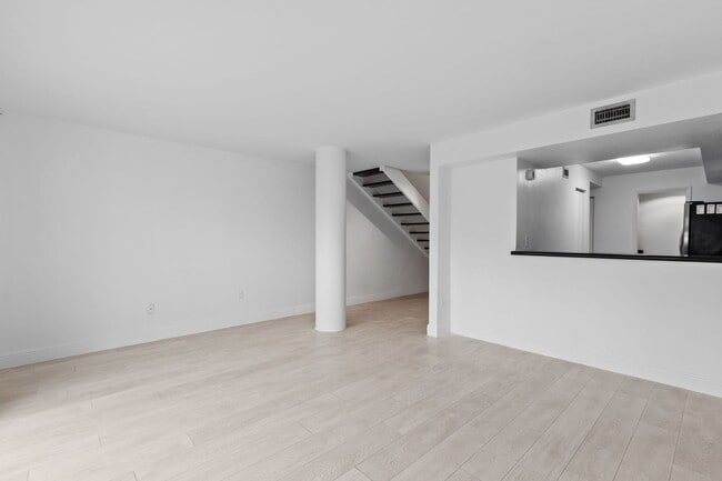 Building Photo - Luxury 2BR Penthouse in Coconut Grove | 1.5 Bath | Prime Miami Location