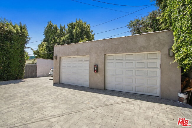 Building Photo - 807 Croft Ave