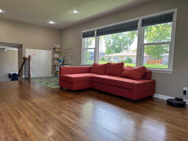 Building Photo - Stunning 4 Bed, 3 Bath Home with Backyard ...
