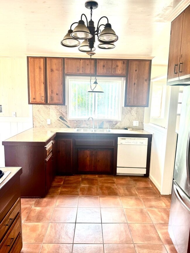 Building Photo - Stunning 2 story home with Spanish style a...
