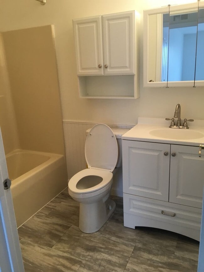 Building Photo - 1801 Waters Edge Dr