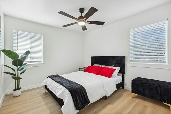 Building Photo - 3236 Golfing Green Pl