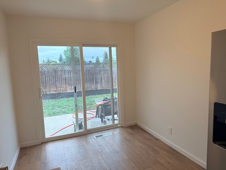 Building Photo - 4371 Hoen Ave