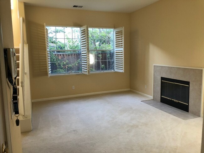 Building Photo - 2295 Lenox Pl