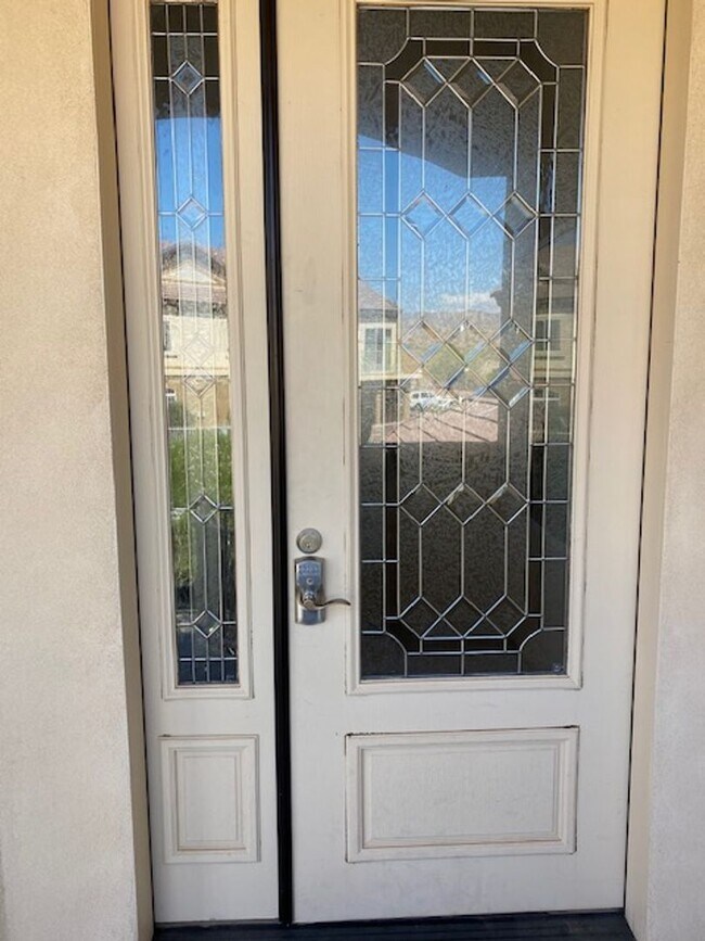 Building Photo - 3 BR + Bonus, Fully furnished, Includes Ut...