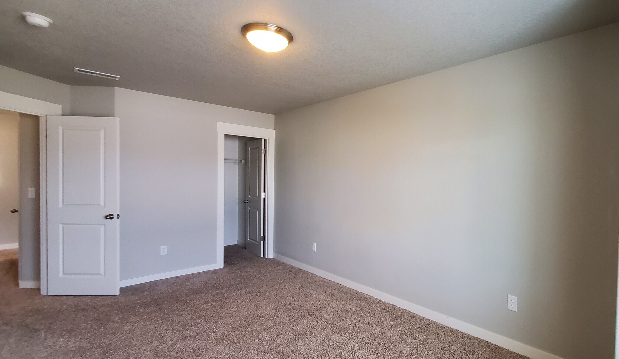 Building Photo - 7031 N Geneva Way