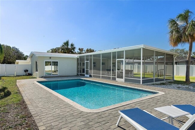 Building Photo - 6631 Bougainvilla Ave S