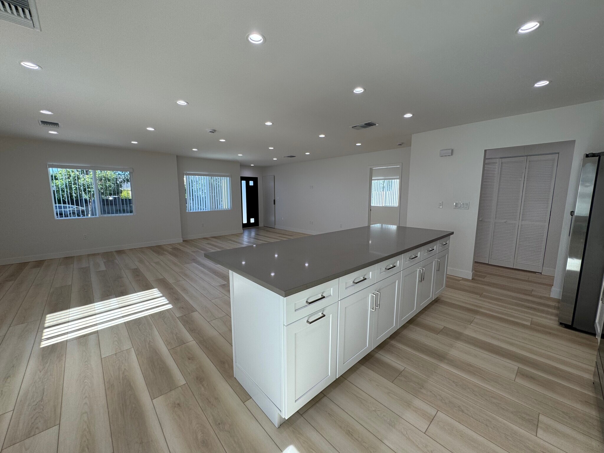 Building Photo - 14621 Leadwell St