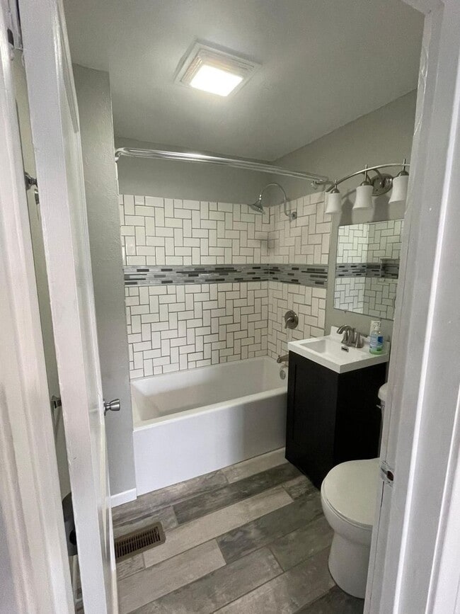 Building Photo - Charming 2-Bedroom Home with Full Basement