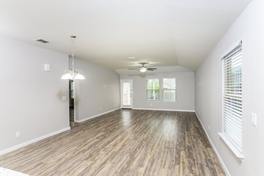 Building Photo - 2028 Atticus Dr