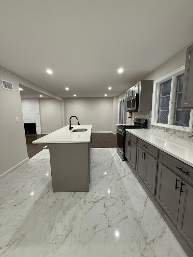 Building Photo - 255 Kawameeh Dr