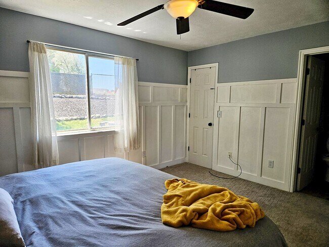 Building Photo - $200 Off Monthly til November!! Spacious 4...