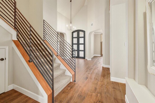 Building Photo - 8216 Fern Bluff Ave