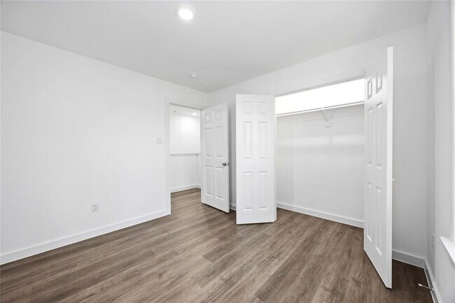 Building Photo - 1056 North Ln