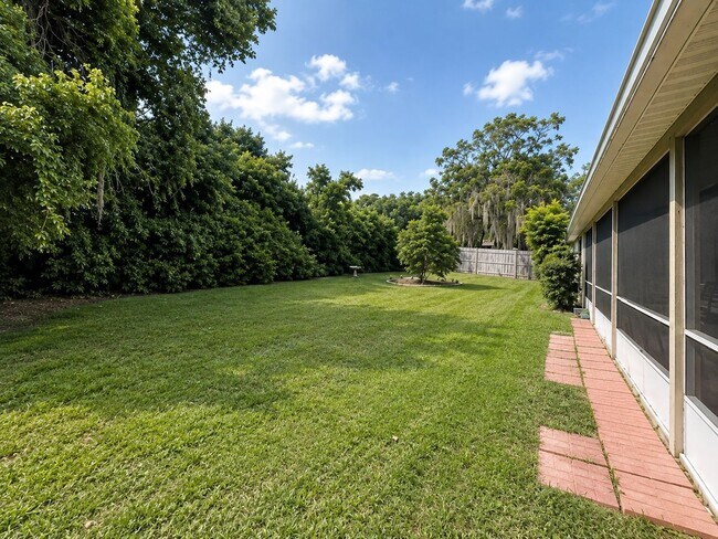Building Photo - 2226 Lake Marion Dr