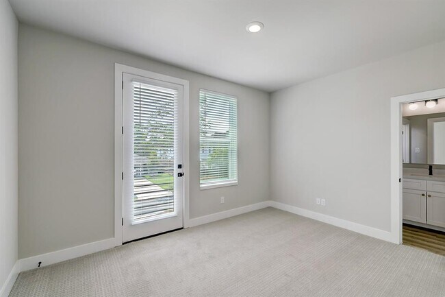 Building Photo - 5822 Cebra St