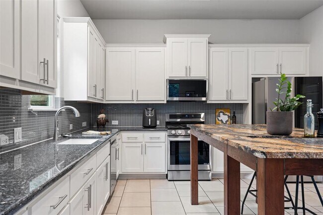 Building Photo - 12214 Cottage Promenade Ct