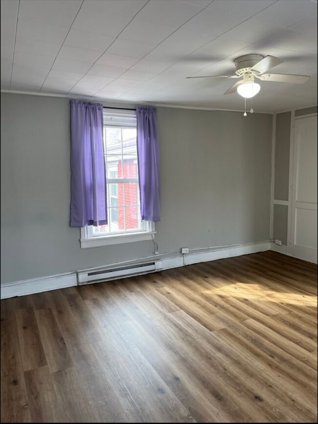 Building Photo - 114 N Brown St