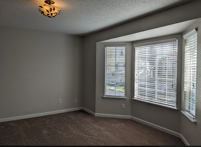 Building Photo - Adorable Suisun City Home