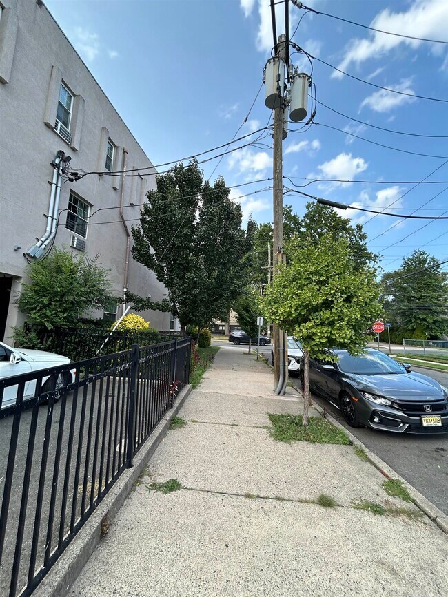 Building Photo - 61 Kansas St