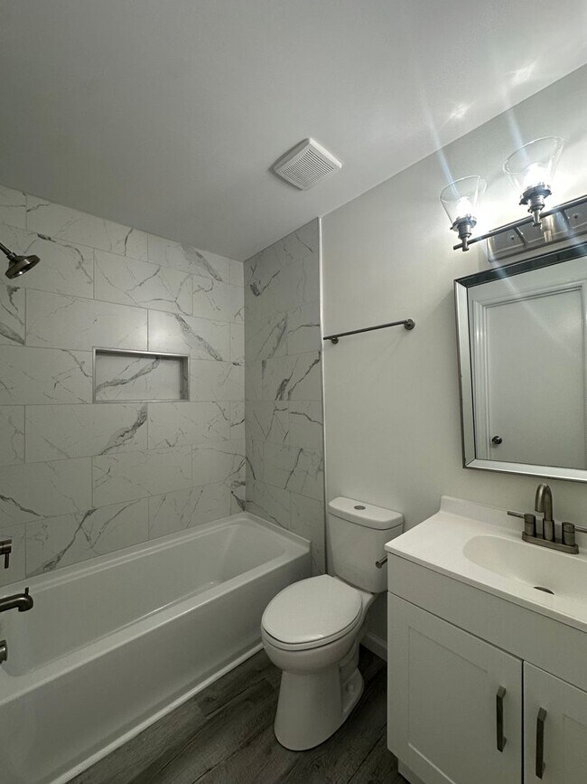 Building Photo - 320 Myrtlewood Cir