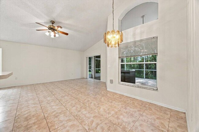 Building Photo - 2393 Paulette Dr