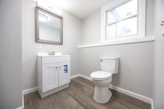 Building Photo - 202 Spring Tree Ln