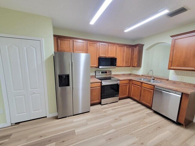 Building Photo - 16414 Swan View Cir