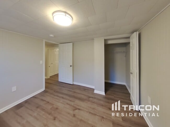 Building Photo - 1397 Pinewood Dr